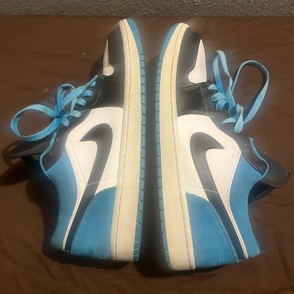 Jordan Athletic Shoes - Blue, Black, White Air Jordan Low SE Laser Blue - Picture 5 of 8